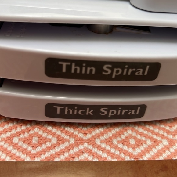 Veggetti Pro Vegetable Spiral Cutter - Picture 4 of 11